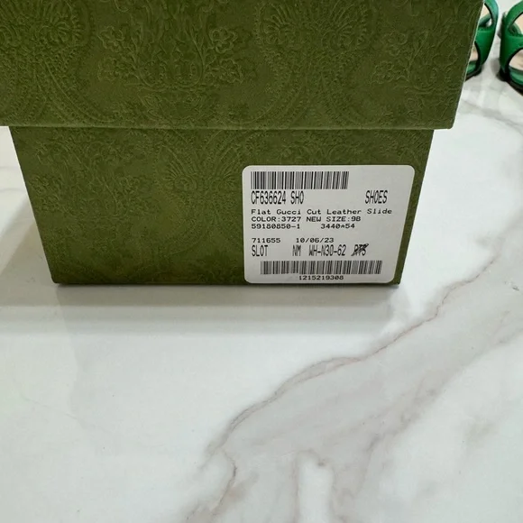 Gucci Vibrant Green Slide Sandals - Picture 5 of 7